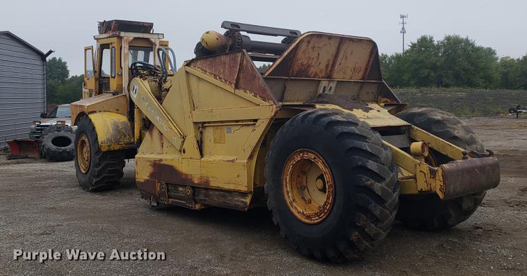 image for item EF9916 International 412 elevating scraper