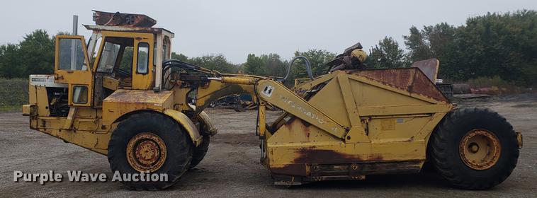 image for item EF9916 International 412 elevating scraper