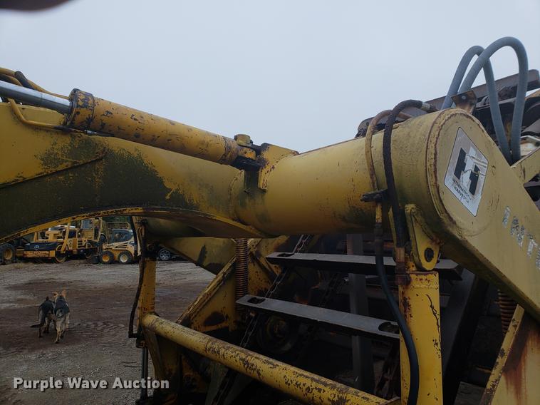 image for item EF9916 International 412 elevating scraper