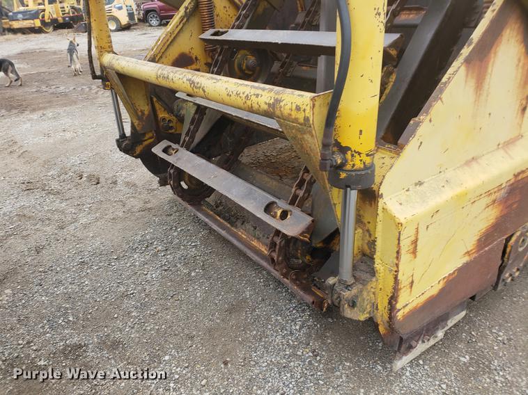 image for item EF9916 International 412 elevating scraper