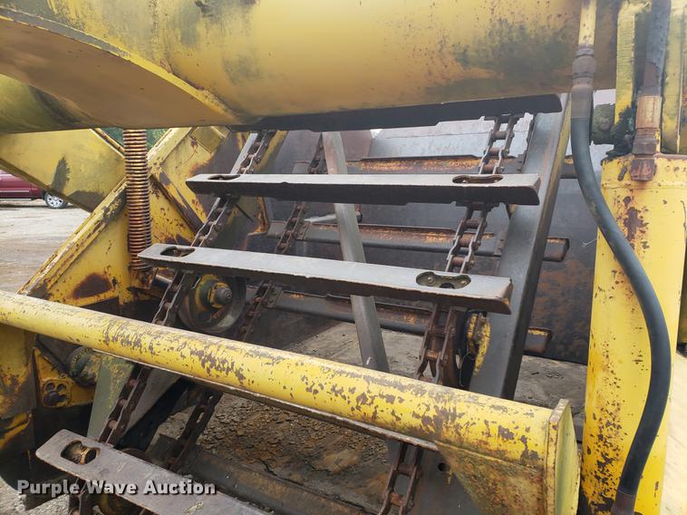 image for item EF9916 International 412 elevating scraper