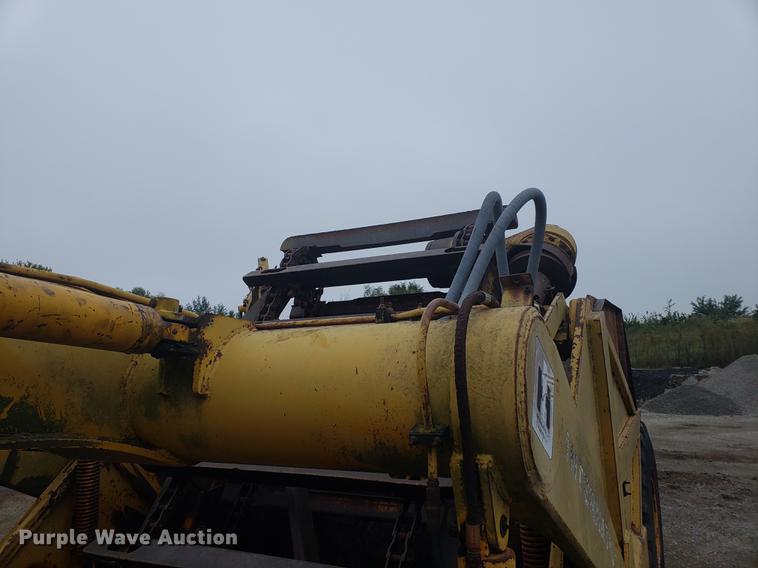 image for item EF9916 International 412 elevating scraper