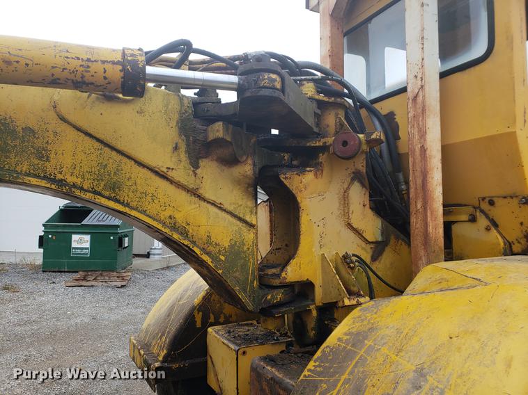 image for item EF9916 International 412 elevating scraper