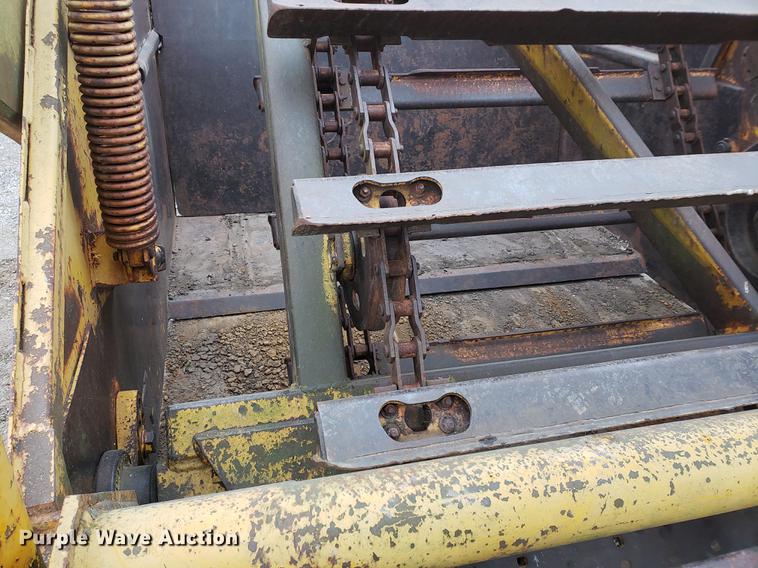 image for item EF9916 International 412 elevating scraper