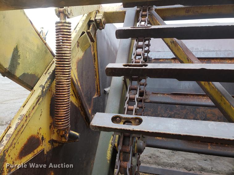 image for item EF9916 International 412 elevating scraper