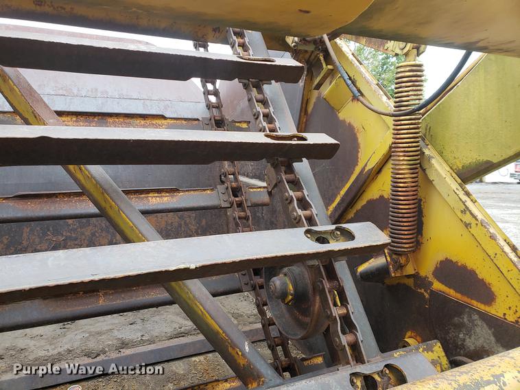 image for item EF9916 International 412 elevating scraper