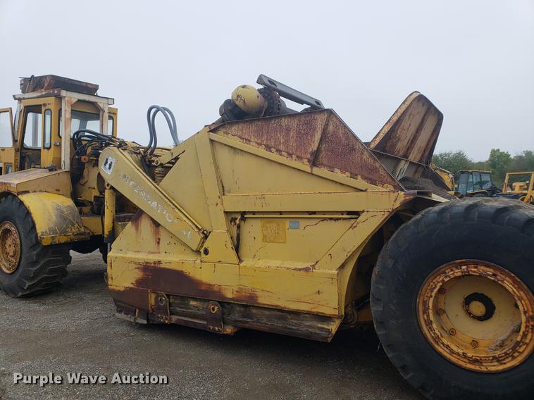 image for item EF9916 International 412 elevating scraper