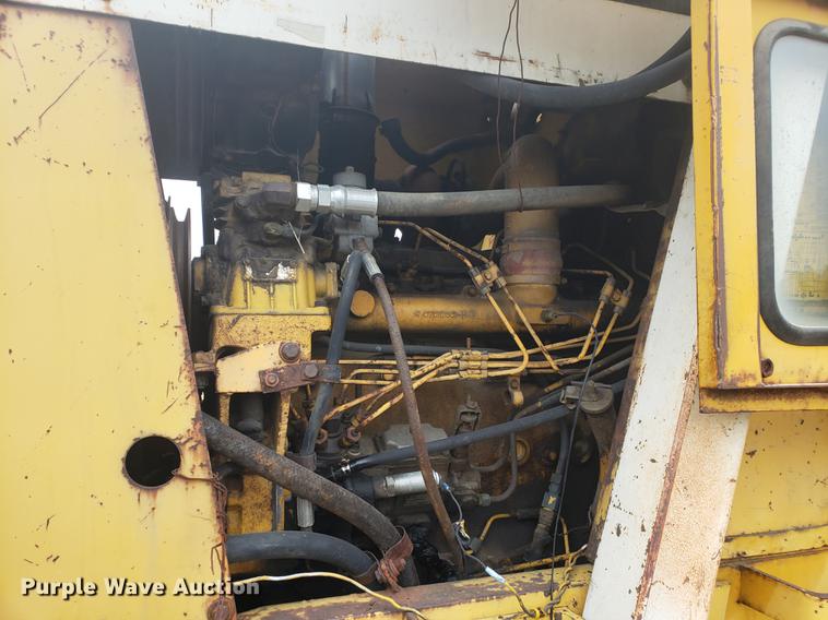 image for item EF9916 International 412 elevating scraper