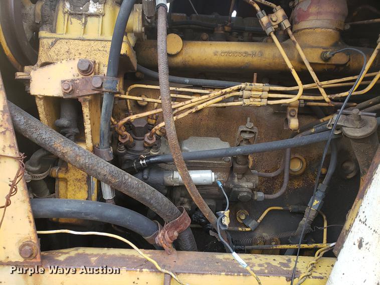 image for item EF9916 International 412 elevating scraper