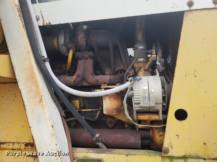 image for item EF9916 International 412 elevating scraper