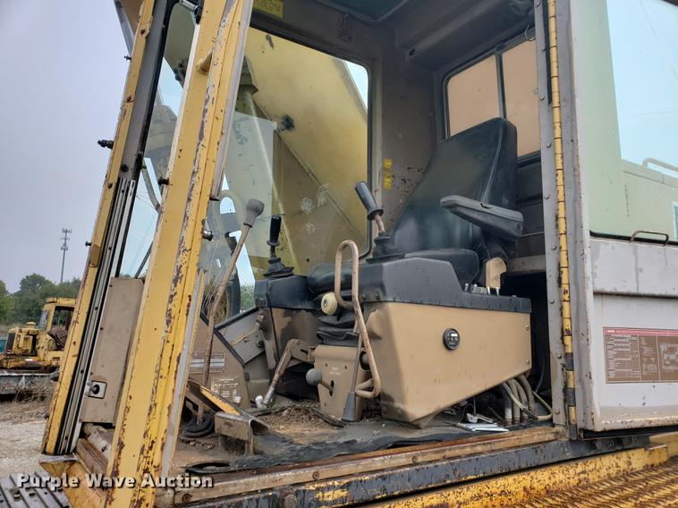 image for item EF9917 1984 Caterpillar 235 excavator