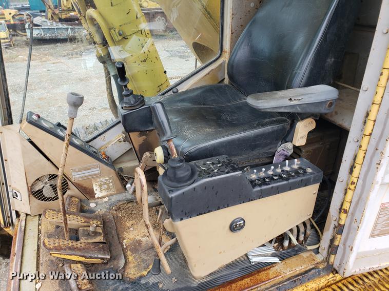 image for item EF9917 1984 Caterpillar 235 excavator