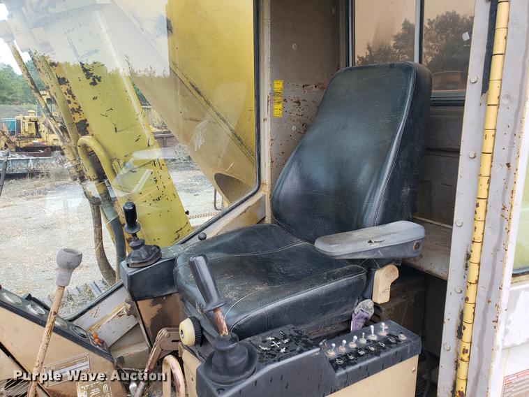 image for item EF9917 1984 Caterpillar 235 excavator