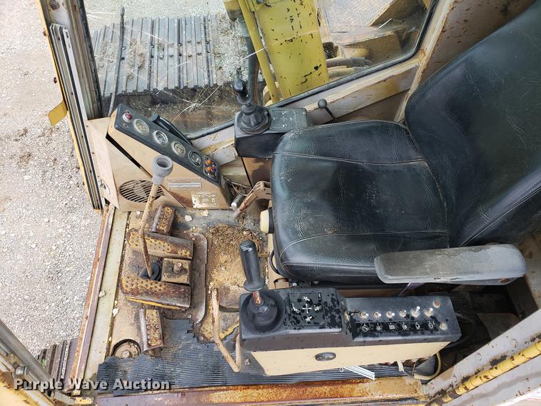 image for item EF9917 1984 Caterpillar 235 excavator