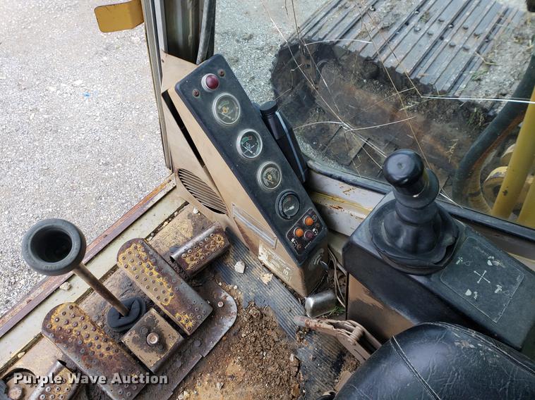 image for item EF9917 1984 Caterpillar 235 excavator