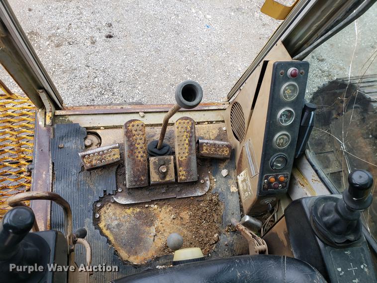 image for item EF9917 1984 Caterpillar 235 excavator