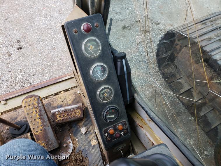 image for item EF9917 1984 Caterpillar 235 excavator