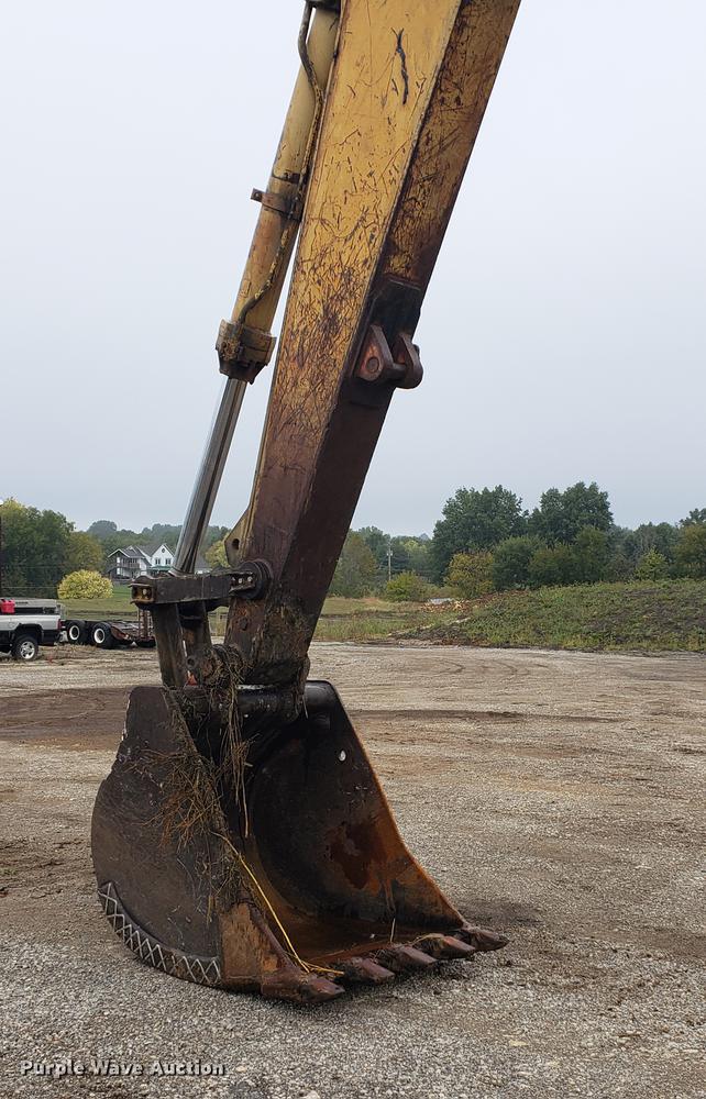 image for item EF9917 1984 Caterpillar 235 excavator