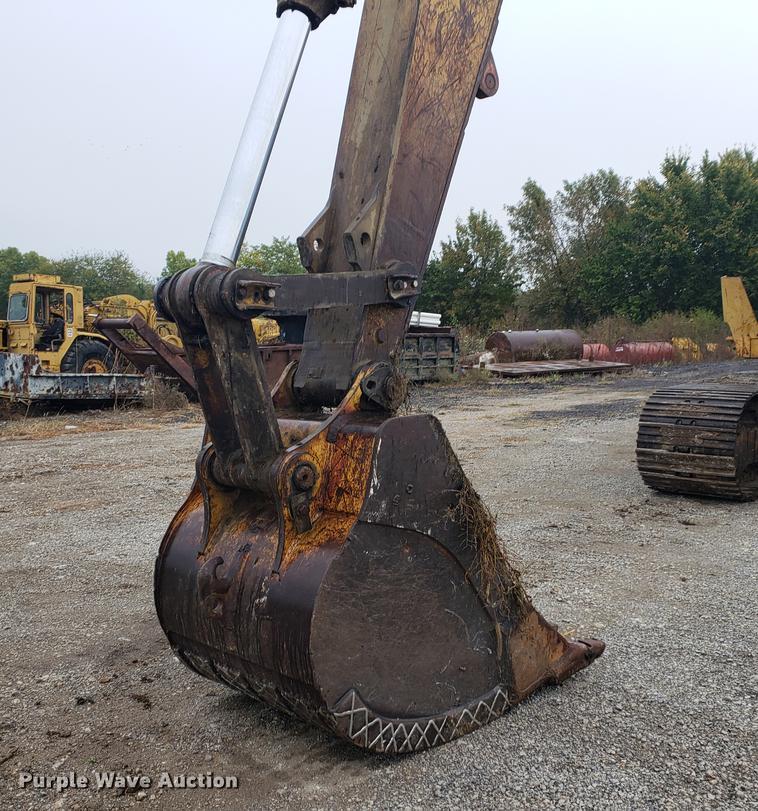 image for item EF9917 1984 Caterpillar 235 excavator