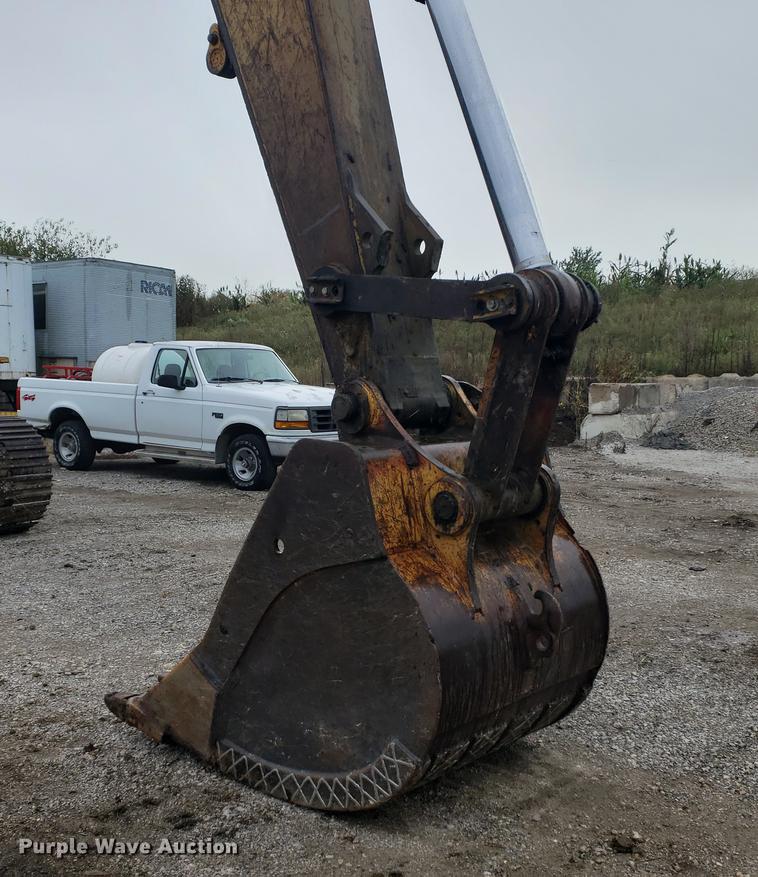 image for item EF9917 1984 Caterpillar 235 excavator