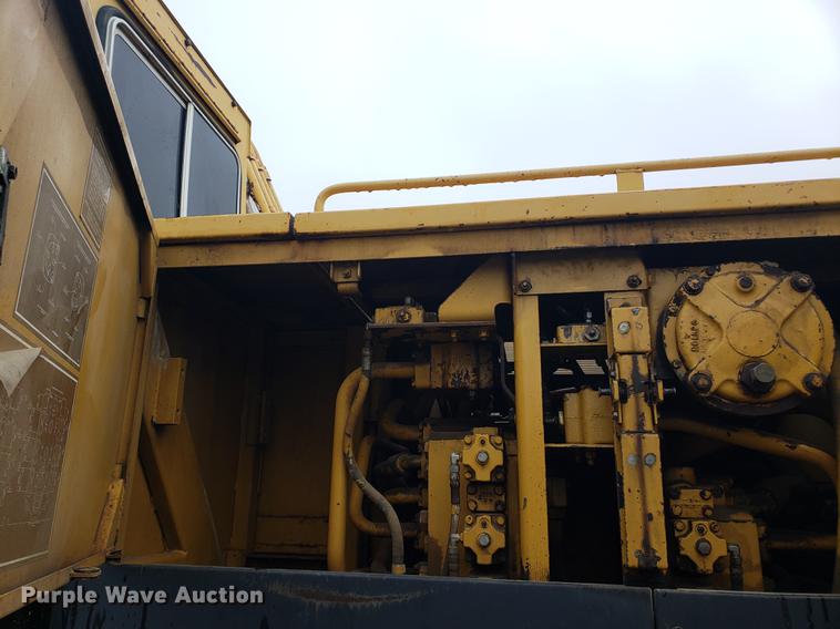 image for item EF9917 1984 Caterpillar 235 excavator