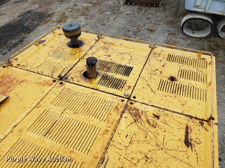 image for item EF9917 1984 Caterpillar 235 excavator