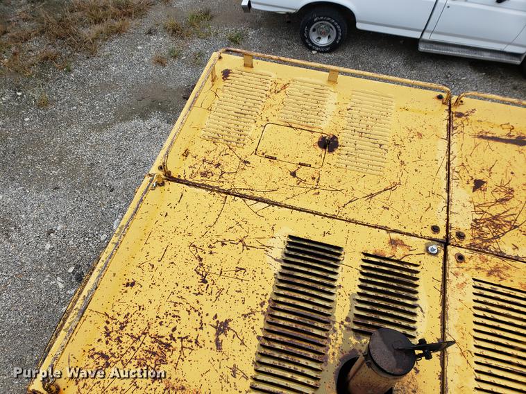 image for item EF9917 1984 Caterpillar 235 excavator