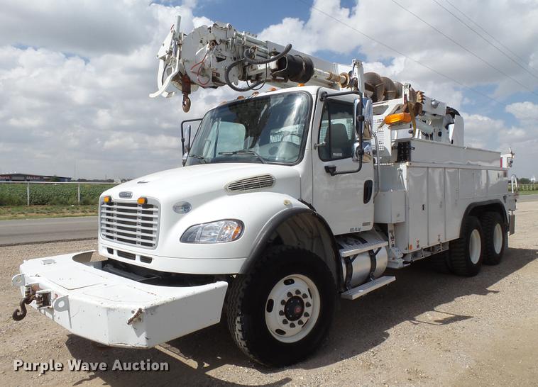image for item EI9660 2010 Freightliner Business Class M2 digger derrick truck