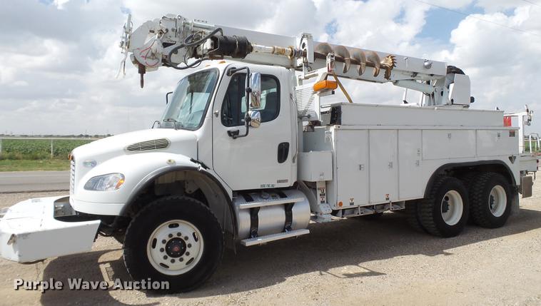 image for item EI9660 2010 Freightliner Business Class M2 digger derrick truck