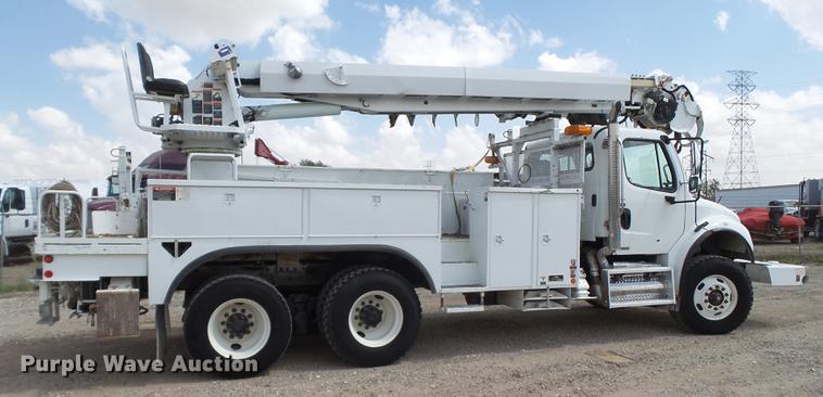 image for item EI9660 2010 Freightliner Business Class M2 digger derrick truck