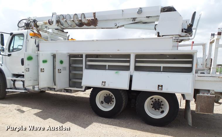 image for item EI9660 2010 Freightliner Business Class M2 digger derrick truck