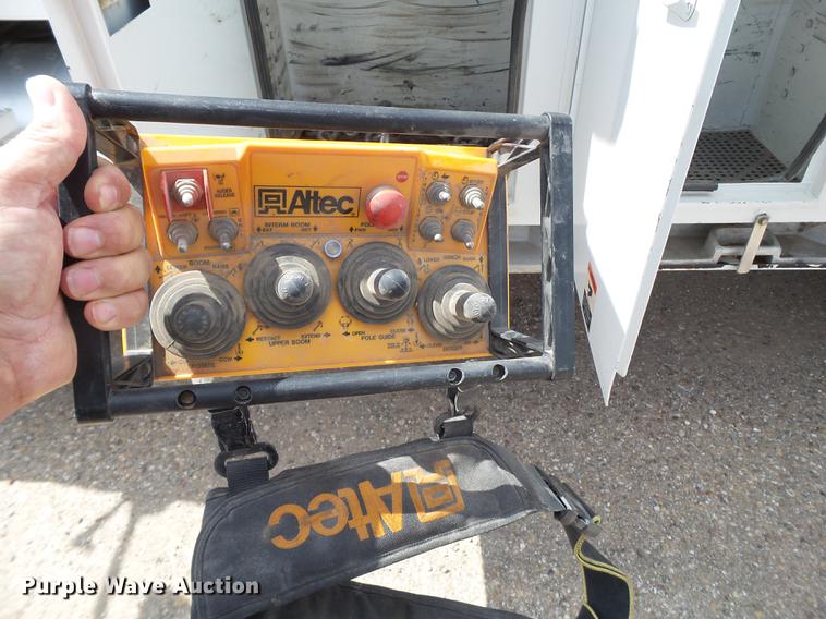 image for item EI9660 2010 Freightliner Business Class M2 digger derrick truck