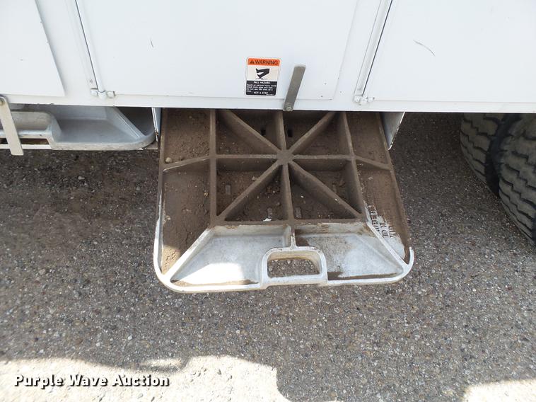 image for item EI9660 2010 Freightliner Business Class M2 digger derrick truck