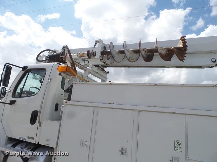 image for item EI9660 2010 Freightliner Business Class M2 digger derrick truck