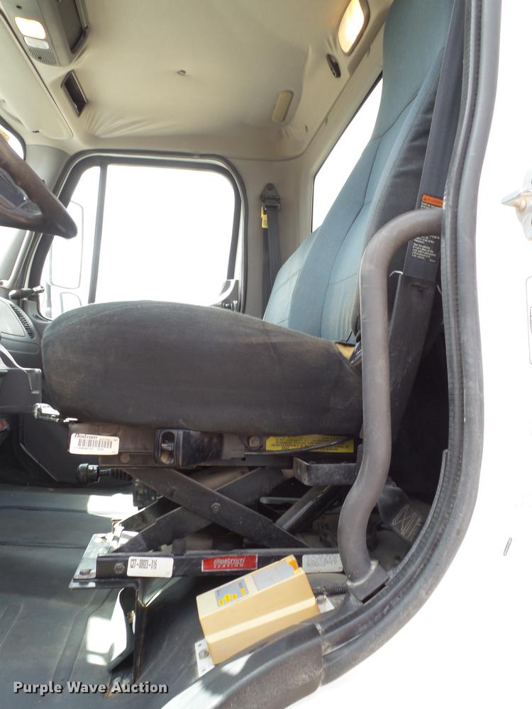 image for item EI9660 2010 Freightliner Business Class M2 digger derrick truck