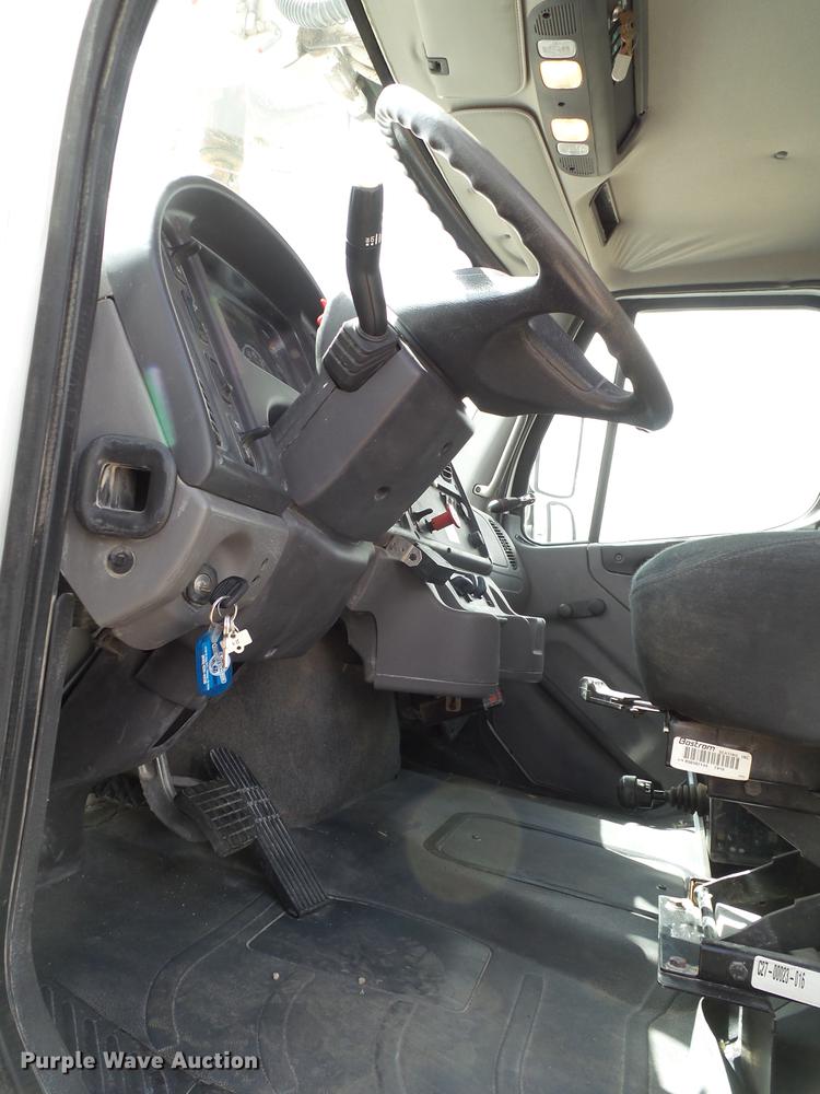 image for item EI9660 2010 Freightliner Business Class M2 digger derrick truck