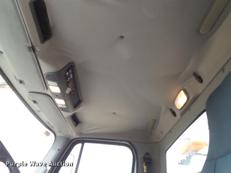 image for item EI9660 2010 Freightliner Business Class M2 digger derrick truck