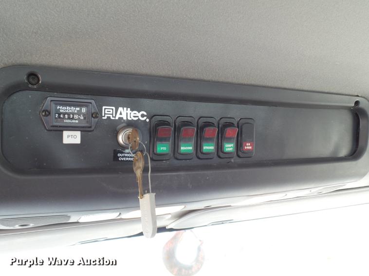 image for item EI9660 2010 Freightliner Business Class M2 digger derrick truck