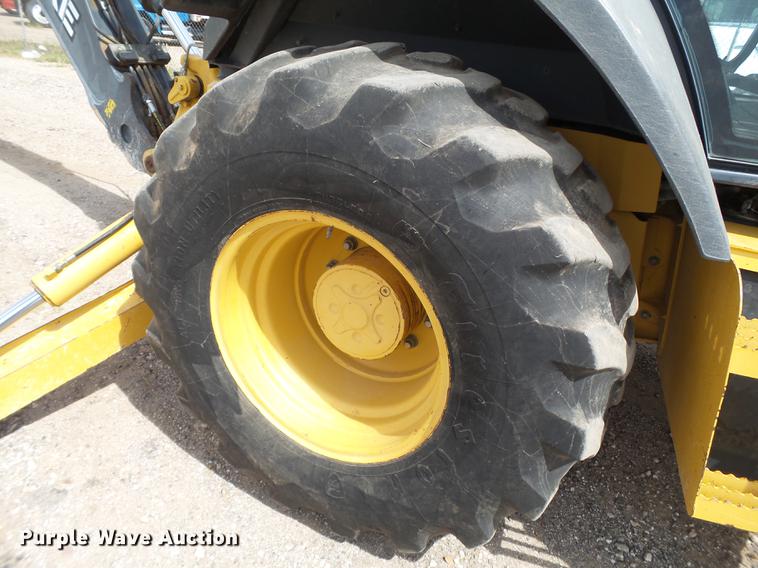 image for item EI9661 2007 John Deere 410J backhoe