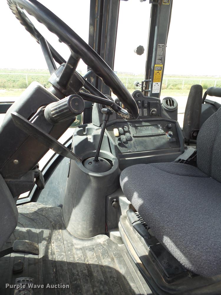 image for item EI9661 2007 John Deere 410J backhoe