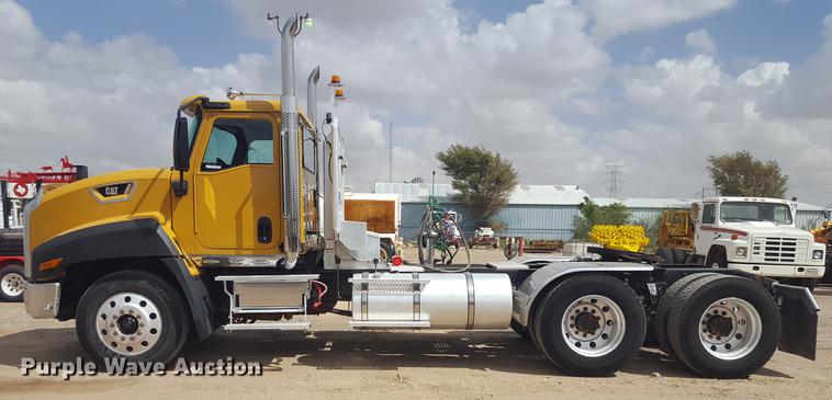 image for item EI9662 2014 Caterpillar CT660 semi truck