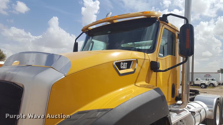 image for item EI9662 2014 Caterpillar CT660 semi truck
