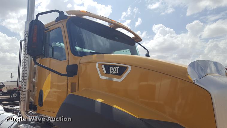 image for item EI9662 2014 Caterpillar CT660 semi truck