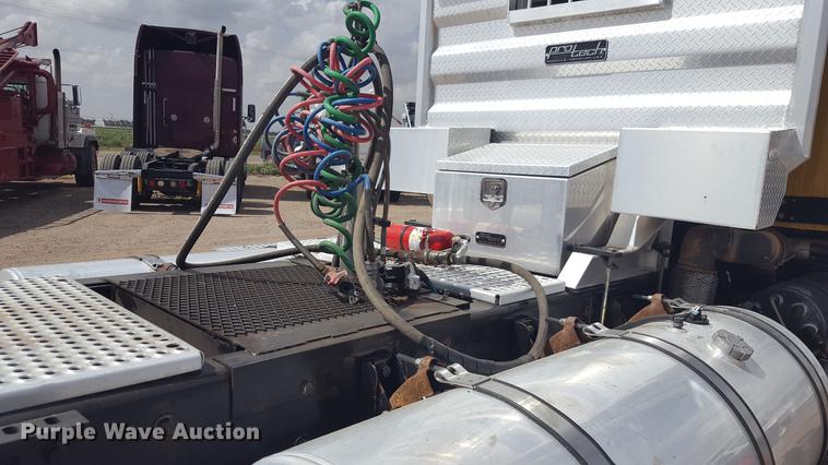 image for item EI9662 2014 Caterpillar CT660 semi truck