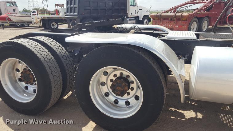 image for item EI9662 2014 Caterpillar CT660 semi truck