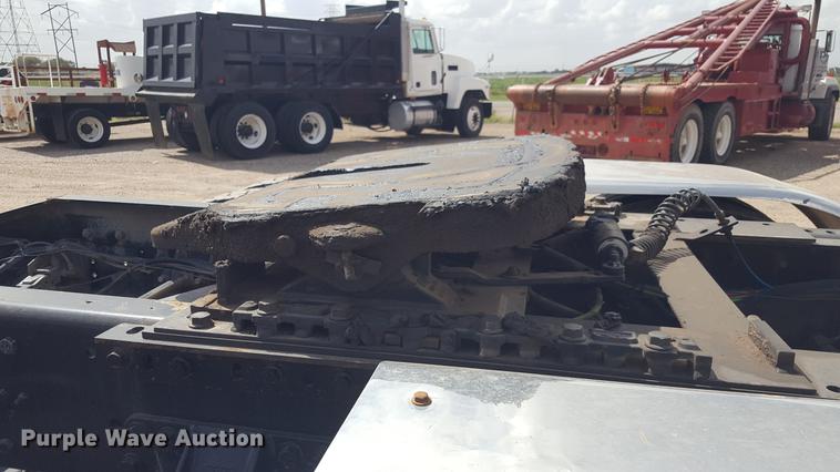 image for item EI9662 2014 Caterpillar CT660 semi truck