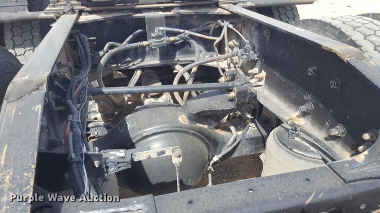 image for item EI9662 2014 Caterpillar CT660 semi truck