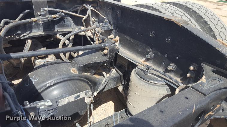 image for item EI9662 2014 Caterpillar CT660 semi truck