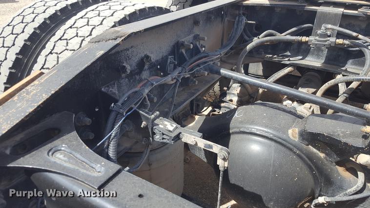 image for item EI9662 2014 Caterpillar CT660 semi truck