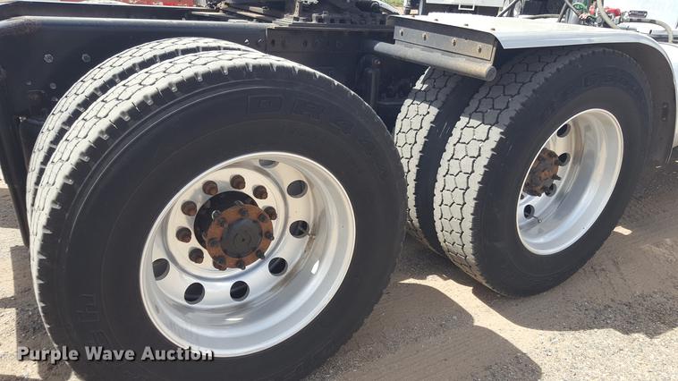 image for item EI9662 2014 Caterpillar CT660 semi truck